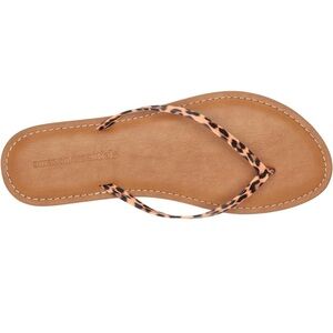 Amazon Essentials Women's Leopard Print Flip Flops